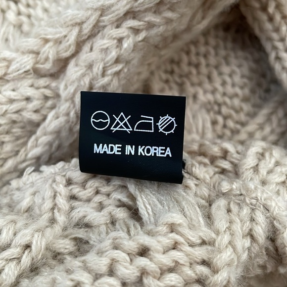 Women's Cable Knitted Infinity Scarf - Picture 15 of 15